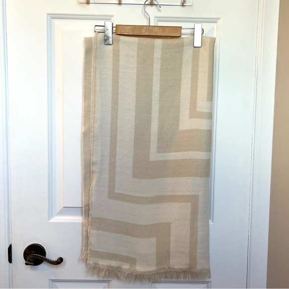 Zara Printed Beige Cream Blanket Scarf - Picture 2 of 6